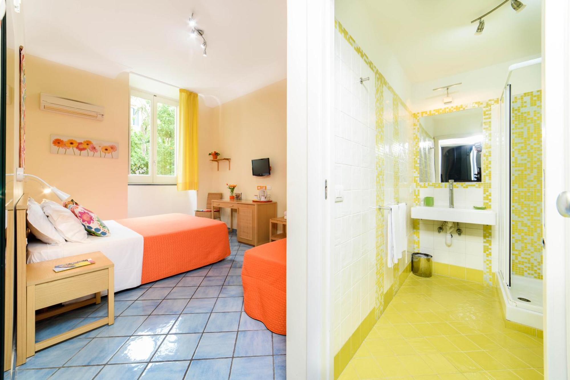 Hotel Sharon House 2*