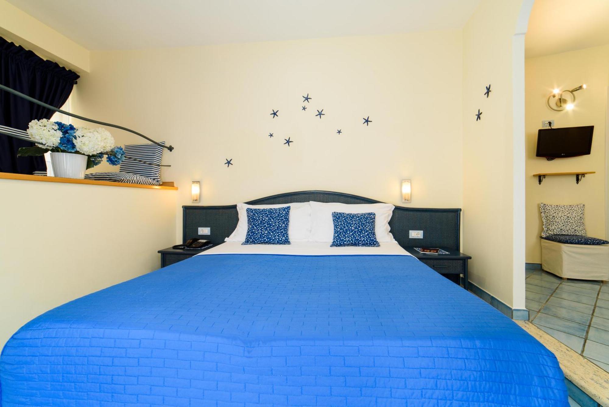 Sharon House Hotel 2*