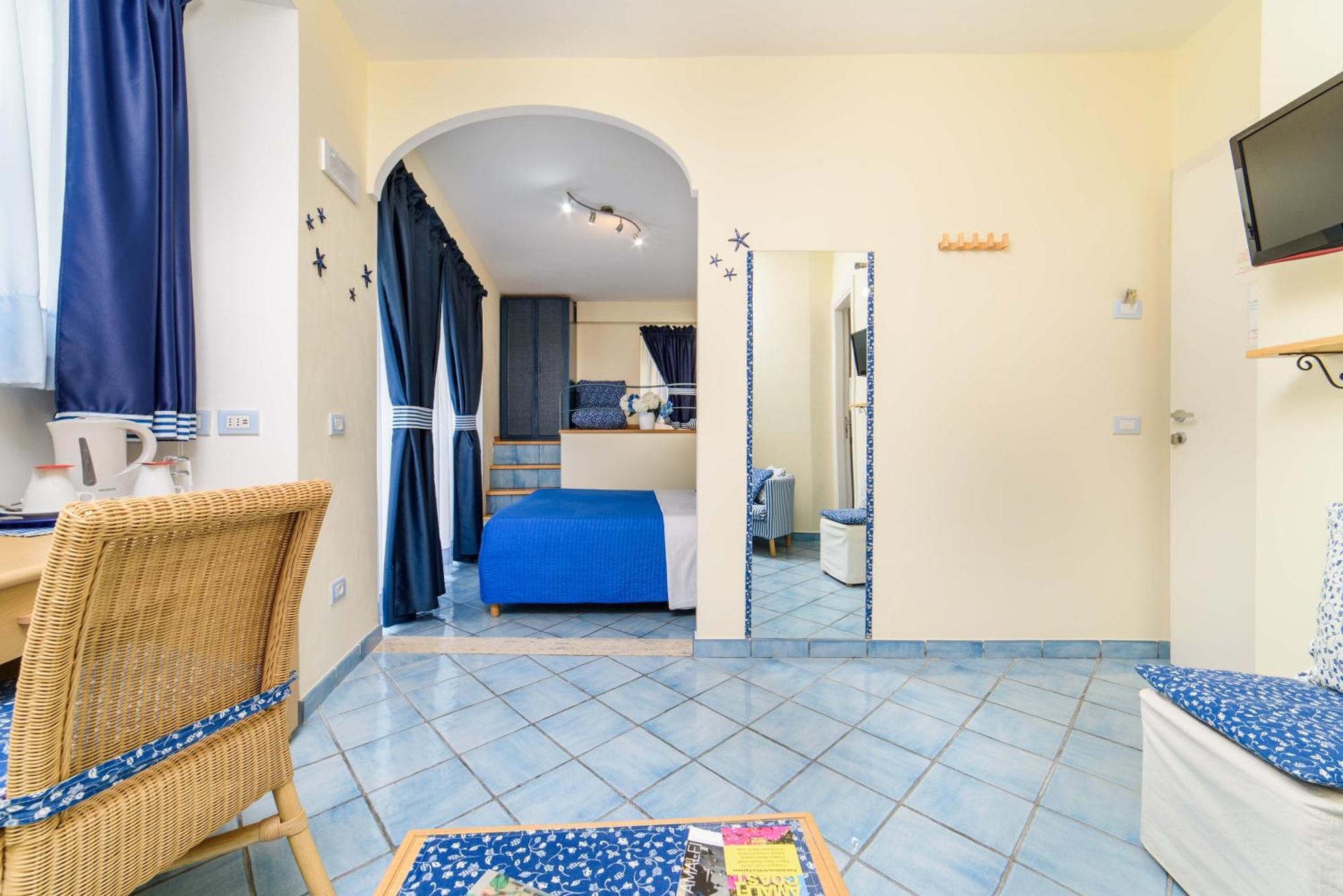 Sharon House Hotel 2*